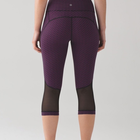 Lululemon Gear Up Crop size 2 - Picture 3 of 13